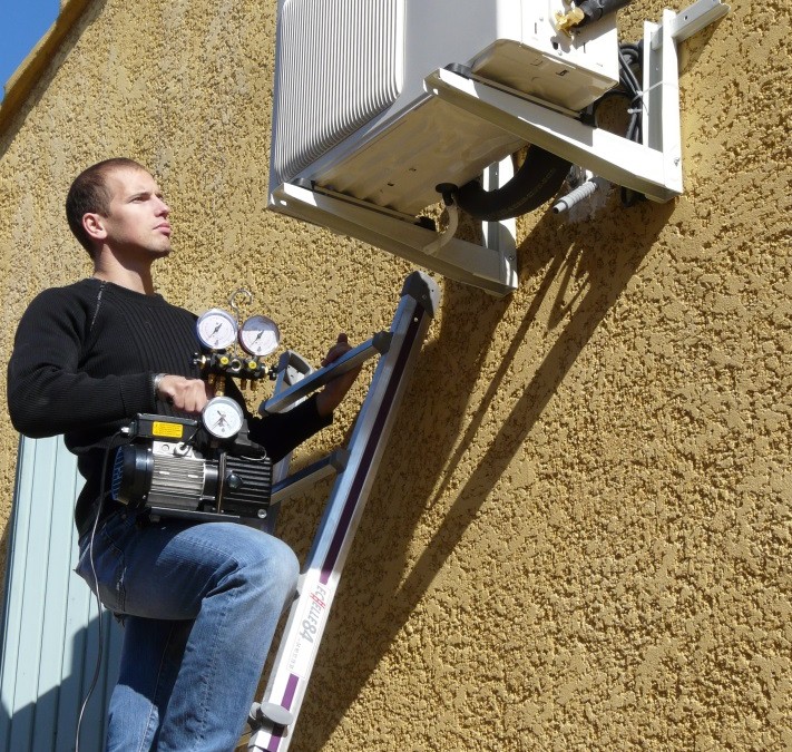 L’électricien peut s’occuper de l’installation de votre climatisation.