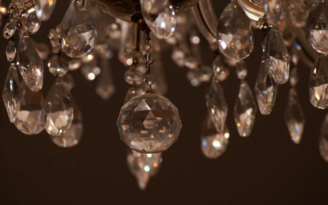 Le lustre en cristal de Bohème apportera une touche raffinée à votre maison !
